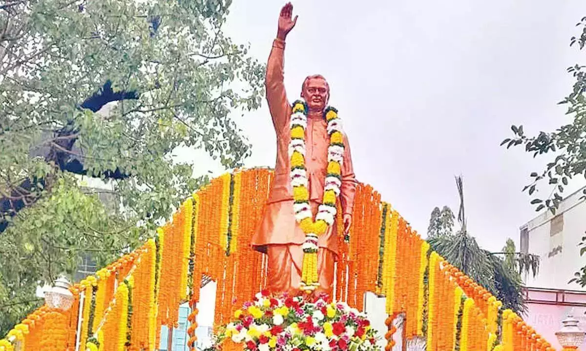 Nellore में 15 दिसंबर को वाजपेयी की प्रतिमा का अनावरण किया जाएगा Nellore में 15 दिसंबर को वाजपेयी की प्रतिमा का अनावरण किया जाएगा