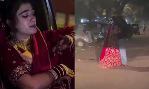वायरल वीडियो में शादी से सिर्फ 2 घंटे पहले महिला अपने प्रेमी से मिली वायरल वीडियो में शादी से सिर्फ 2 घंटे पहले महिला अपने प्रेमी से मिली