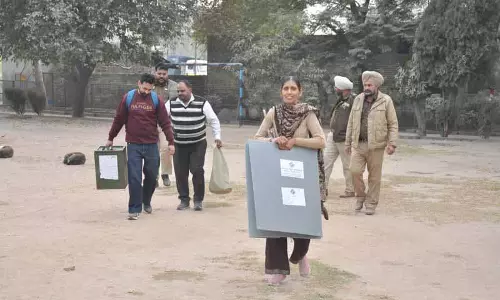 Chandigarh: पंचायत समिति चुनावों से पहले स्ट्रॉन्गरूम का निरीक्षण किया गया Chandigarh: पंचायत समिति चुनावों से पहले स्ट्रॉन्गरूम का निरीक्षण किया गया