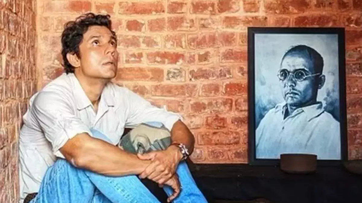 Randeep Hooda ने उस जेल का दौरा किया जहां वीर सावरकर को कैद किया गया था Randeep Hooda ने उस जेल का दौरा किया जहां वीर सावरकर को कैद किया गया था