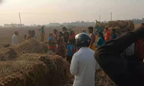 Balasore में धान काटने की मशीन में फंसने से किसान की मौत Balasore में धान काटने की मशीन में फंसने से किसान की मौत