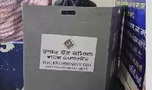Sandeep Jakhar ने जिला परिषद चुनाव में वोट डाला