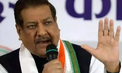 Prithviraj Chavan ने नेता प्रतिपक्ष पद को लेकर फडणवीस की आलोचना की