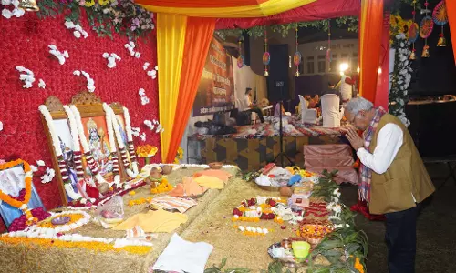 स्वर्गीय निलेश शाह की पुण्य स्मृति में 51वीं श्री हनुमान चालीसा पाठ एवं भजन गंगा का आयोजन स्वर्गीय निलेश शाह की पुण्य स्मृति में 51वीं श्री हनुमान चालीसा पाठ एवं भजन गंगा का आयोजन