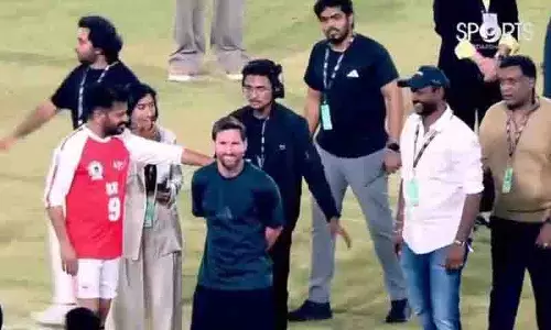 लायनल मेसी के इवेंट में CM रेवंत के बर्ताव से लोगों में गुस्सा भड़का लायनल मेसी के इवेंट में CM रेवंत के बर्ताव से लोगों में गुस्सा भड़का