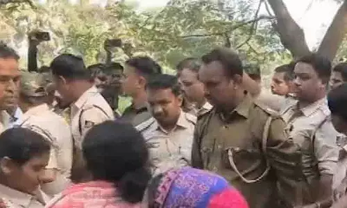 लेक्चरर की दुर्घटना में मौत, छात्रों ने प्रदर्शन कर सड़क रोकी लेक्चरर की दुर्घटना में मौत, छात्रों ने प्रदर्शन कर सड़क रोकी