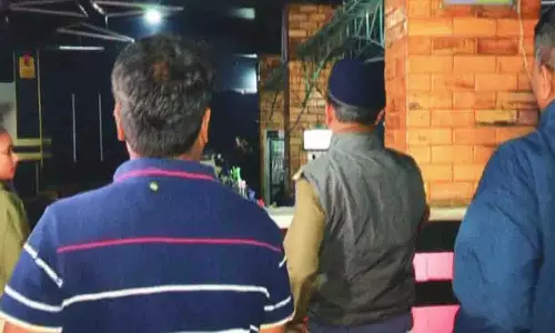 Bhubaneswar: 155 बार पब पर छापा, दो लोग हिरासत में Bhubaneswar: 155 बार पब पर छापा, दो लोग हिरासत में