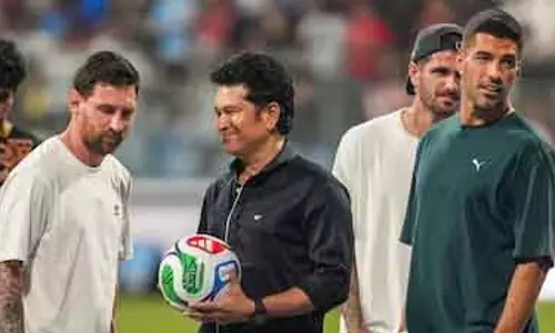 Sachin Tendulkar और मेस्सी की मुलाकात वानखेड़े स्टेडियम में वायरल Sachin Tendulkar और मेस्सी की मुलाकात वानखेड़े स्टेडियम में वायरल
