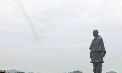 अखंड भारत के निर्माता : फौलादी इरादे, लोहे सा जिगर और 565 रियासतों को जोड़ने वाले राष्ट्रनेता अखंड भारत के निर्माता : फौलादी इरादे, लोहे सा जिगर और 565 रियासतों को जोड़ने वाले राष्ट्रनेता