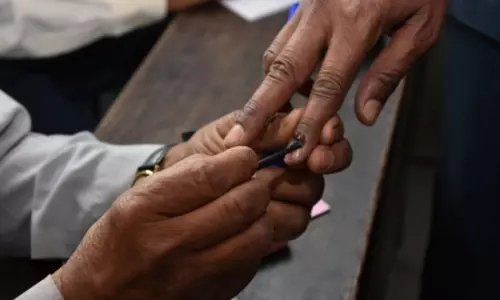 पंजाब: स्थानीय निकाय चुनाव में झड़पों के बीच 48 प्रतिशत मतदान पंजाब: स्थानीय निकाय चुनाव में झड़पों के बीच 48 प्रतिशत मतदान