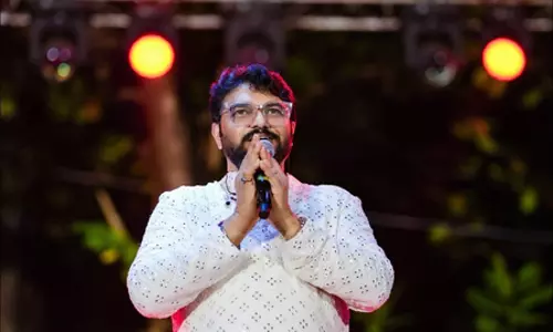 बर्थडे स्पेशल : कोलकाता की गलियों से बॉलीवुड और राजनीति तक, आवाज से बनाई पहचान बर्थडे स्पेशल : कोलकाता की गलियों से बॉलीवुड और राजनीति तक, आवाज से बनाई पहचान