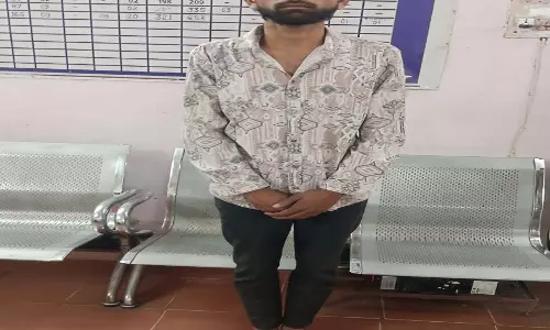 क्षणिक विवाद में जानलेवा हमला, ई-रिक्शा चालक हेमंत निषाद गिरफ्तार क्षणिक विवाद में जानलेवा हमला, ई-रिक्शा चालक हेमंत निषाद गिरफ्तार