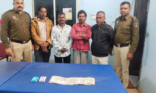 Raipur Breaking: जंगल में जुआ खेलते 4 जुआरी गिरफ्तार, 45 हज़ार नकदी जब्त
