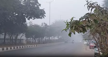 मौसम: उत्तर प्रदेश में ठंड के साथ घने कोहरे ने बढ़ाई लोगों की परेशानी मौसम: उत्तर प्रदेश में ठंड के साथ घने कोहरे ने बढ़ाई लोगों की परेशानी
