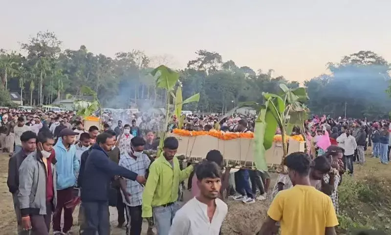 Arunachal के अंजॉ में हुए हादसे: असम के छह मजदूरों के शव तिनसुकिया लाए गए Arunachal के अंजॉ में हुए हादसे: असम के छह मजदूरों के शव तिनसुकिया लाए गए