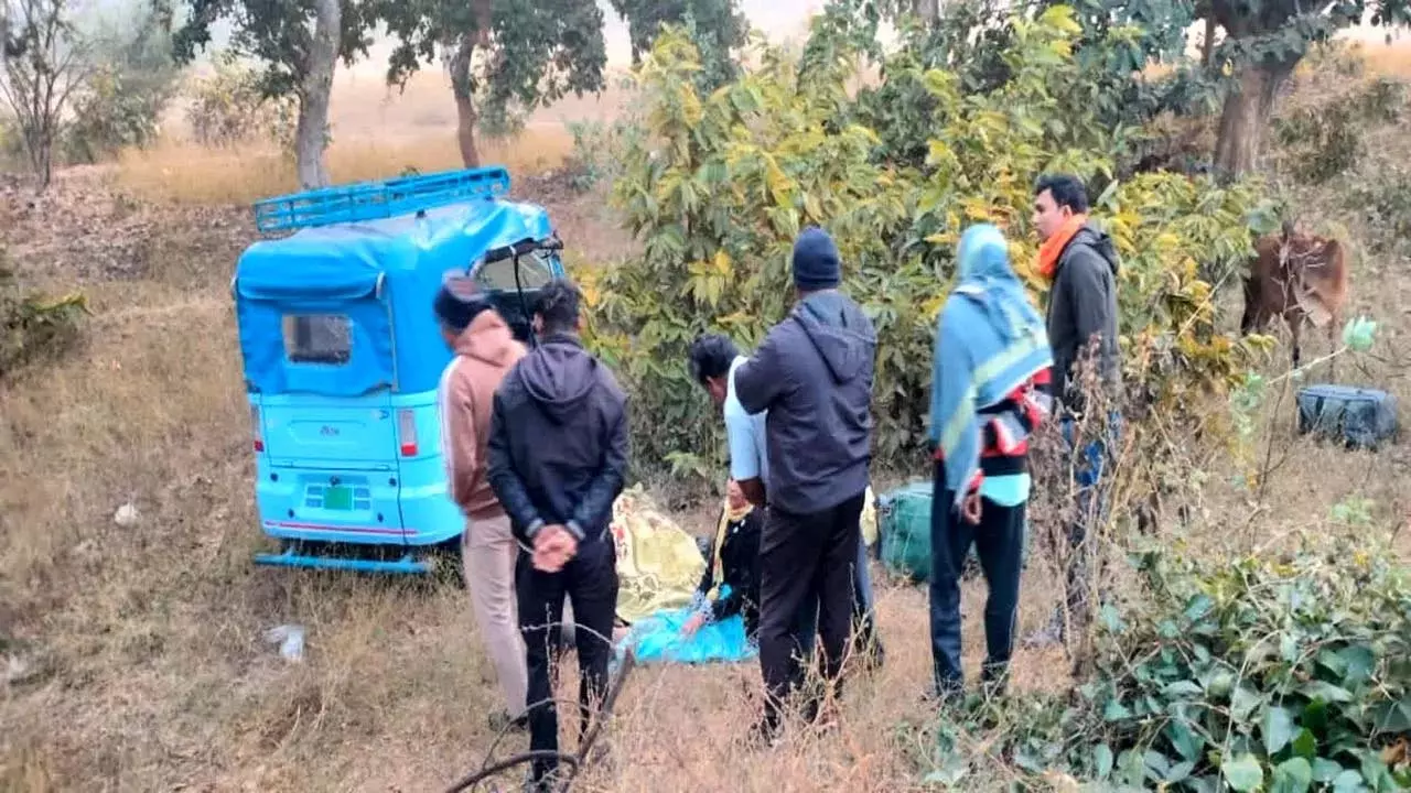 ऑटो पलटने से एक की मौत, जांजगीर-चांपा में 5 लोग घायल ऑटो पलटने से एक की मौत, जांजगीर-चांपा में 5 लोग घायल