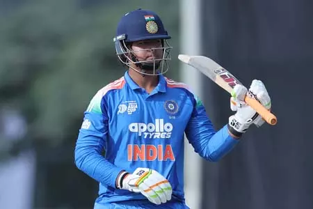 अंडर-19 एशिया कप: पाकिस्तान के खिलाफ नहीं चला वैभव सूर्यवंशी का बल्ला अंडर-19 एशिया कप: पाकिस्तान के खिलाफ नहीं चला वैभव सूर्यवंशी का बल्ला