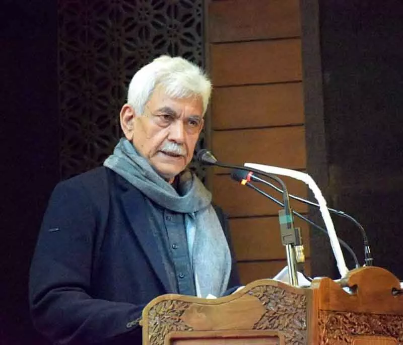 एल-जी सिन्हा ने Kashmir में आतंकी हमलों के पीड़ितों के परिजनों को नियुक्ति पत्र सौंपे। एल-जी सिन्हा ने Kashmir में आतंकी हमलों के पीड़ितों के परिजनों को नियुक्ति पत्र सौंपे।