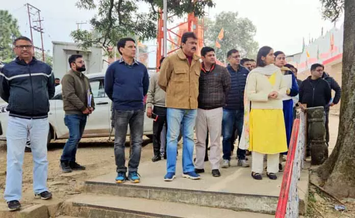 DC Reasi ने अगर जित्तो, कटरा में देवी माई मंदिर का ऑन-साइट निरीक्षण किया DC Reasi ने अगर जित्तो, कटरा में देवी माई मंदिर का ऑन-साइट निरीक्षण किया