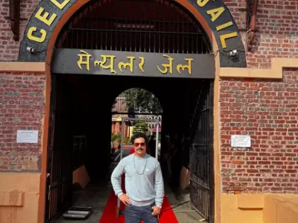 Randeep Hooda ने सावरकर की स्मृतियों से जुड़ी जेल में किया दौरा Randeep Hooda ने सावरकर की स्मृतियों से जुड़ी जेल में किया दौरा