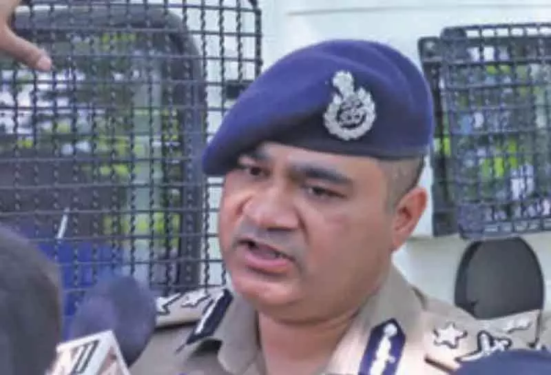 Kashmir में संदिग्धों पर कार्रवाई, 150 से ज़्यादा लोग हिरासत में लिए गए: IGP Kashmir Kashmir में संदिग्धों पर कार्रवाई, 150 से ज़्यादा लोग हिरासत में लिए गए: IGP Kashmir