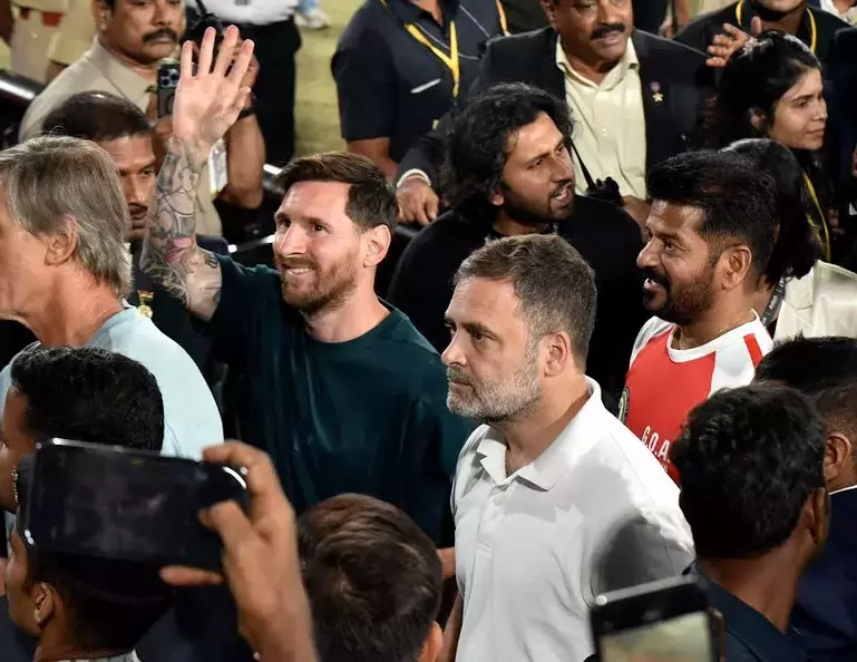 Rahul ने स्टार मेस्सी से मुलाकात की, खेल का आनंद लिया Rahul ने स्टार मेस्सी से मुलाकात की, खेल का आनंद लिया