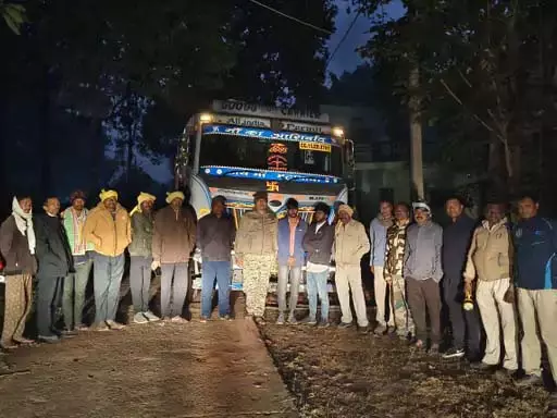 कोयला लोड ट्रक को पुलिस ने पकड़ा, अवैध खुदाई कर किया जा रहा था परिवहन कोयला लोड ट्रक को पुलिस ने पकड़ा, अवैध खुदाई कर किया जा रहा था परिवहन