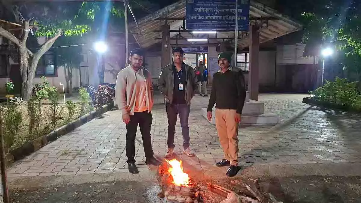 नासिक: वोट गिनती से पहले इगतपुरी EVM स्टोरेज रूम में कड़ी सुरक्षा नासिक: वोट गिनती से पहले इगतपुरी EVM स्टोरेज रूम में कड़ी सुरक्षा
