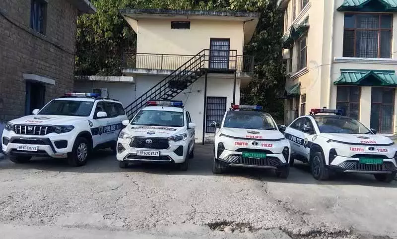 Hamirpur police को चार नई एडवांस्ड सर्विलांस गाड़ियां मिलीं Hamirpur police को चार नई एडवांस्ड सर्विलांस गाड़ियां मिलीं