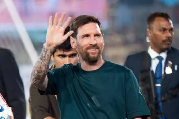 Messi GOAT टूर के तीसरे पड़ाव के लिए मुंबई पहुंचे Messi GOAT टूर के तीसरे पड़ाव के लिए मुंबई पहुंचे