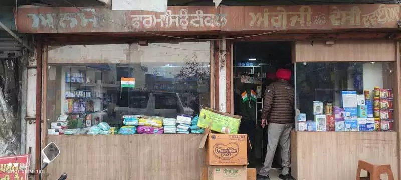 Amritsar: लोहे की रॉड से केमिस्ट ने लूट की कोशिश नाकाम की Amritsar: लोहे की रॉड से केमिस्ट ने लूट की कोशिश नाकाम की