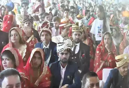 CM योगी के नेतृत्व में यूपी में सामूहिक विवाह योजना से गरीबों को मिली राहत CM योगी के नेतृत्व में यूपी में सामूहिक विवाह योजना से गरीबों को मिली राहत