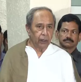 नवीन पटनायक का LoP सैलरी बढ़ोतरी का फैसला, राजनीति में बहस छिड़ी नवीन पटनायक का LoP सैलरी बढ़ोतरी का फैसला, राजनीति में बहस छिड़ी