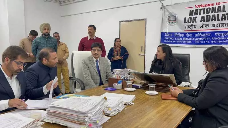 Panchkula में नेशनल लोक अदालत में 18,000 से ज़्यादा मामलों का निपटारा हुआ Panchkula में नेशनल लोक अदालत में 18,000 से ज़्यादा मामलों का निपटारा हुआ