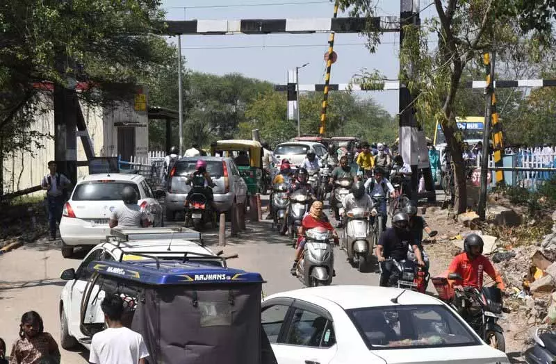 Chandigarh: ढाकोली रेलवे क्रॉसिंग बंद Chandigarh: ढाकोली रेलवे क्रॉसिंग बंद