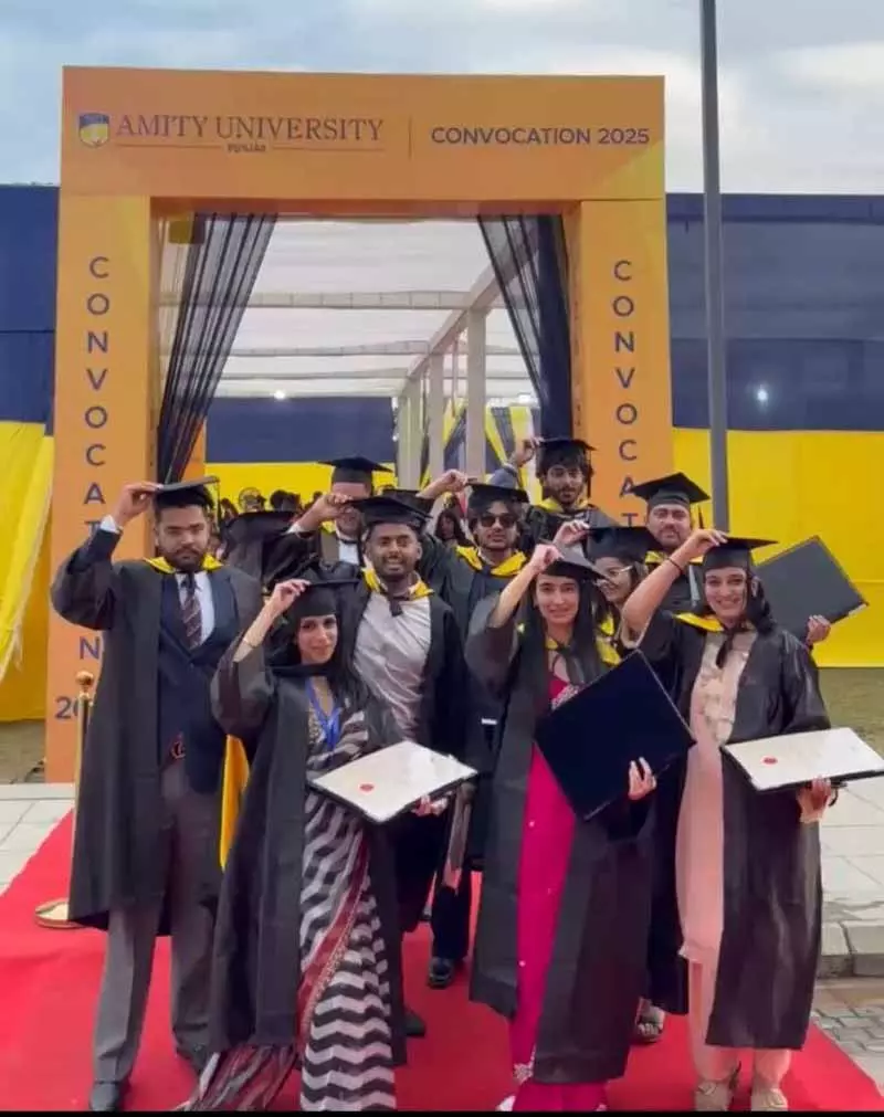 Amity University के दीक्षांत समारोह में 866 छात्रों को डिग्रियां दी गईं Amity University के दीक्षांत समारोह में 866 छात्रों को डिग्रियां दी गईं