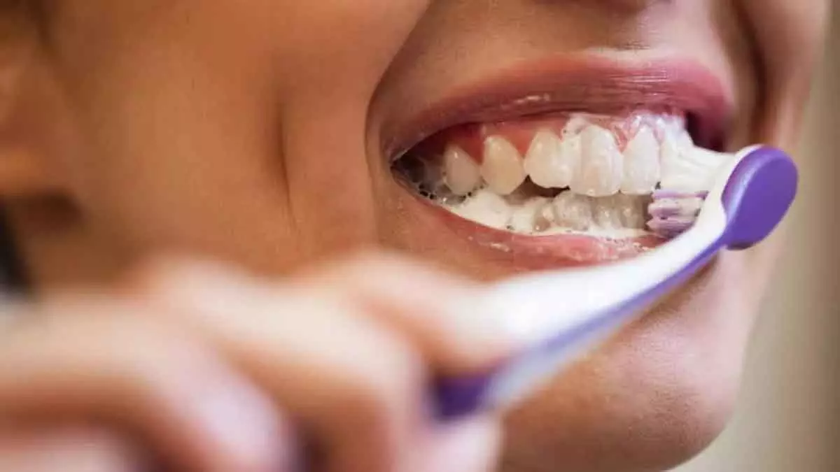 सिर्फ ब्रश नहीं, सही देखभाल से ही Teeth रहेंगे कैविटी-फ्री सिर्फ ब्रश नहीं, सही देखभाल से ही Teeth रहेंगे कैविटी-फ्री