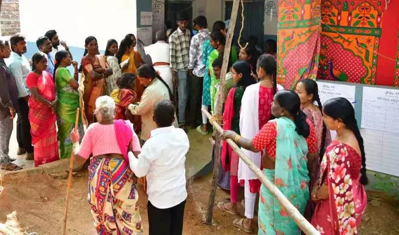 जनगामा विधायक पल्ला के इलाके में BRS समर्थकों का माहौल जनगामा विधायक पल्ला के इलाके में BRS समर्थकों का माहौल