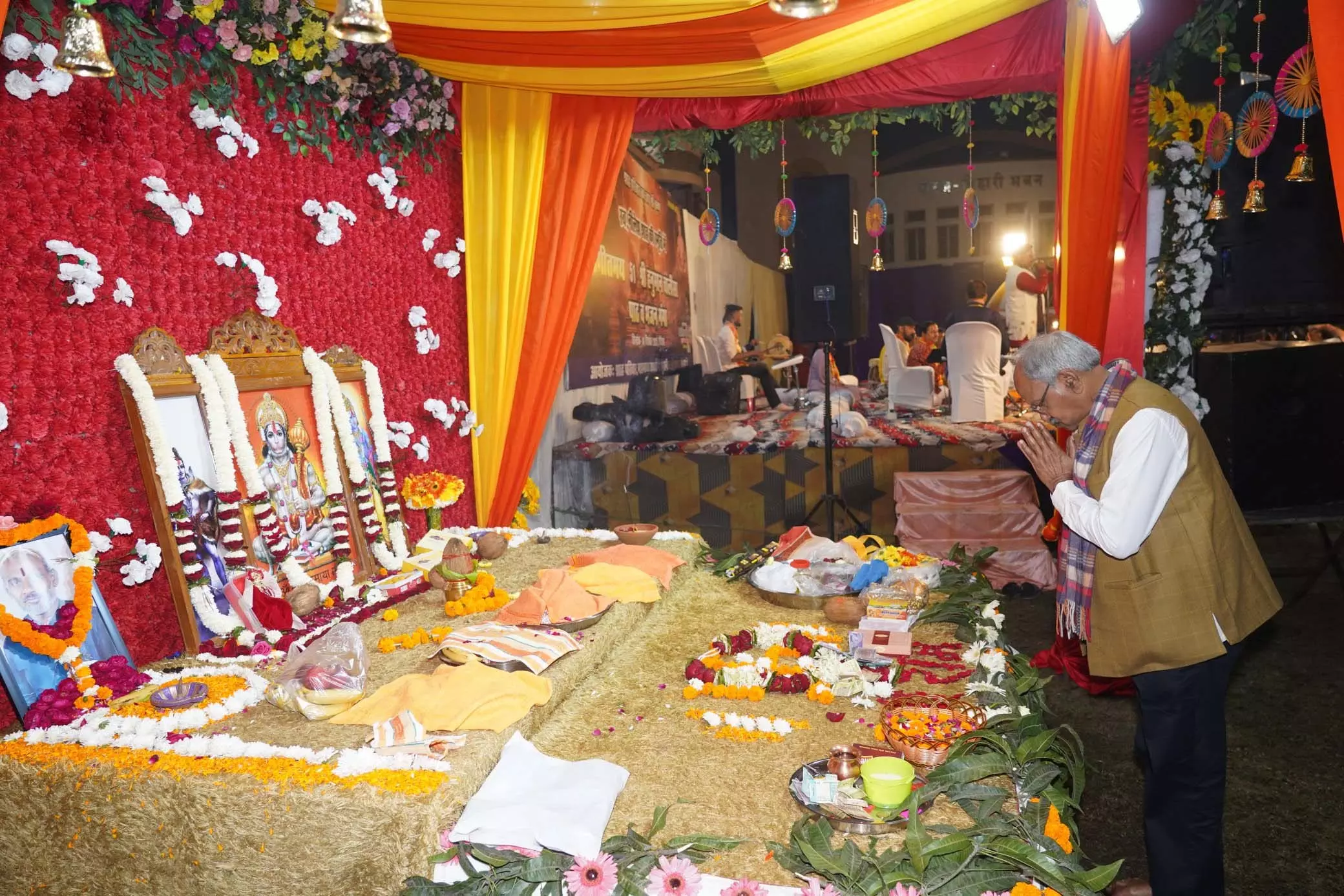 स्वर्गीय निलेश शाह की पुण्य स्मृति में 51वीं श्री हनुमान चालीसा पाठ एवं भजन गंगा का आयोजन स्वर्गीय निलेश शाह की पुण्य स्मृति में 51वीं श्री हनुमान चालीसा पाठ एवं भजन गंगा का आयोजन