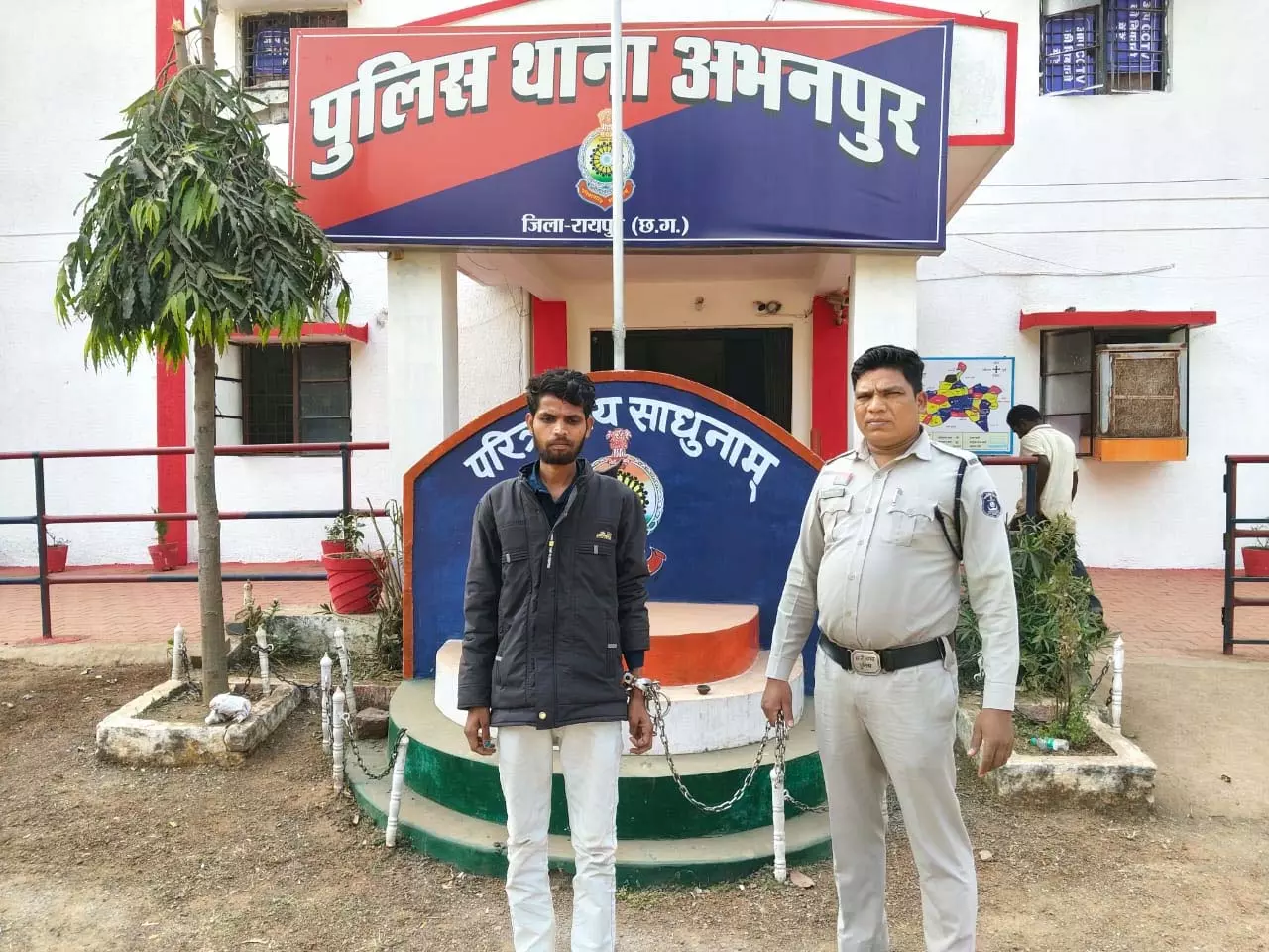 Raipur Breaking: OPERATION NISCHAY में 990 ग्राम गांजा के साथ घनश्याम पहाड़ी गिरफ्तार Raipur Breaking: OPERATION NISCHAY में 990 ग्राम गांजा के साथ घनश्याम पहाड़ी गिरफ्तार