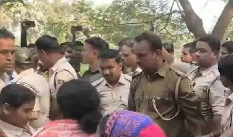 लेक्चरर की दुर्घटना में मौत, छात्रों ने प्रदर्शन कर सड़क रोकी लेक्चरर की दुर्घटना में मौत, छात्रों ने प्रदर्शन कर सड़क रोकी