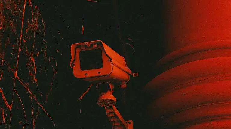 डबल मर्डर का आरोपी प्रणब, जो एक साल से लापता था, गांव के लिए CCTV लगवा रहा डबल मर्डर का आरोपी प्रणब, जो एक साल से लापता था, गांव के लिए CCTV लगवा रहा