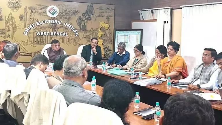 Bangladeshi होने के शक के आधार पर किसी का नाम नहीं हटाया जाएगा, चुनाव आयोग ने साफ किया Bangladeshi होने के शक के आधार पर किसी का नाम नहीं हटाया जाएगा, चुनाव आयोग ने साफ किया
