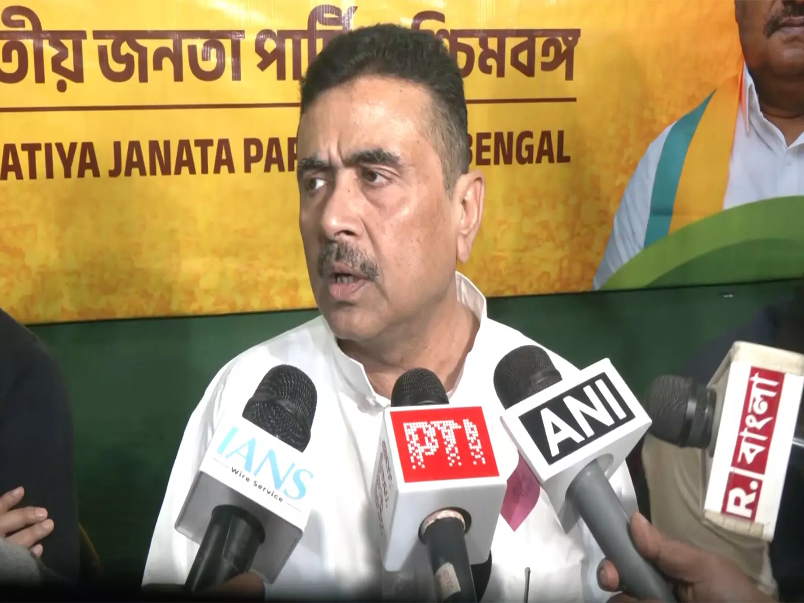 मेस्सी कार्यक्रम पर सुवेंदु अधिकारी ने बर्खास्तगी की मांग की मेस्सी कार्यक्रम पर सुवेंदु अधिकारी ने बर्खास्तगी की मांग की
