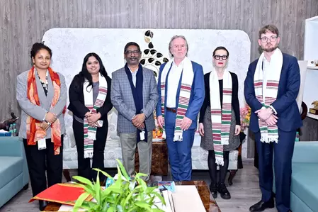 झारखंड में निवेश की संभावनाओं पर चर्चा, ऑस्ट्रेलियाई हाईकमिश्नर ने मुख्यमंत्री से की मुलाकात झारखंड में निवेश की संभावनाओं पर चर्चा, ऑस्ट्रेलियाई हाईकमिश्नर ने मुख्यमंत्री से की मुलाकात