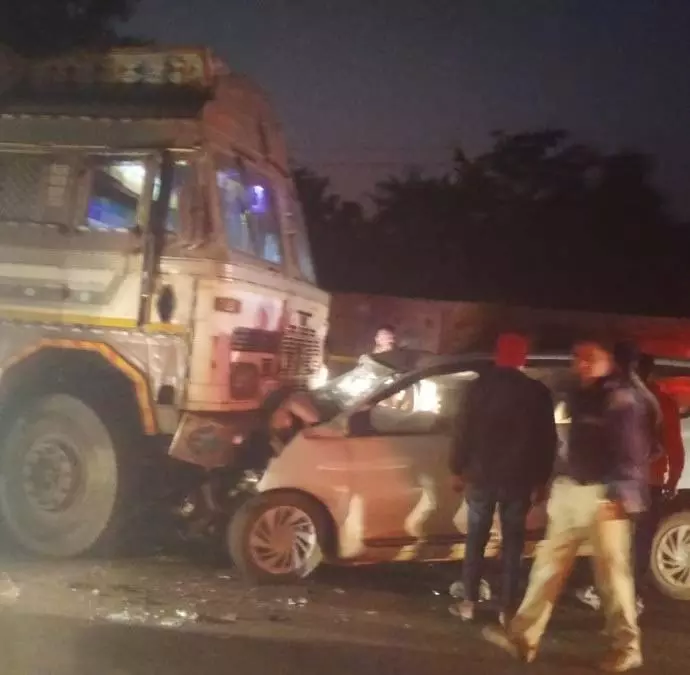 CG: तेज रफ्तार कार ने मोटरसाइकिल और ट्रक से मारी टक्कर, दो की मौत CG: तेज रफ्तार कार ने मोटरसाइकिल और ट्रक से मारी टक्कर, दो की मौत