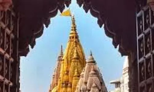 Mandir Darshan Rules: जानें मंदिर से आने के बाद पैर धोने चाहिए या नहीं Mandir Darshan Rules: जानें मंदिर से आने के बाद पैर धोने चाहिए या नहीं