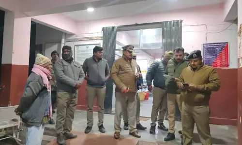 ट्रैक्टर में जा भिड़ी बाइक, 3 लोगों की दर्दनाक मौत ट्रैक्टर में जा भिड़ी बाइक, 3 लोगों की दर्दनाक मौत