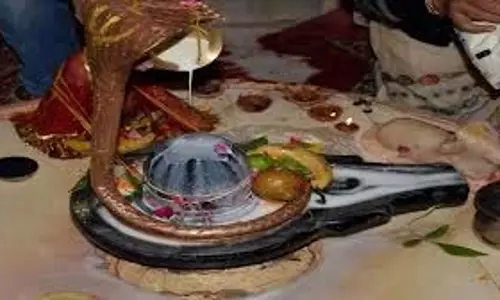 Somwar Puja Vidhi: जानें शिव पूजा के लिए क्यों है सोमवार खास Somwar Puja Vidhi: जानें शिव पूजा के लिए क्यों है सोमवार खास