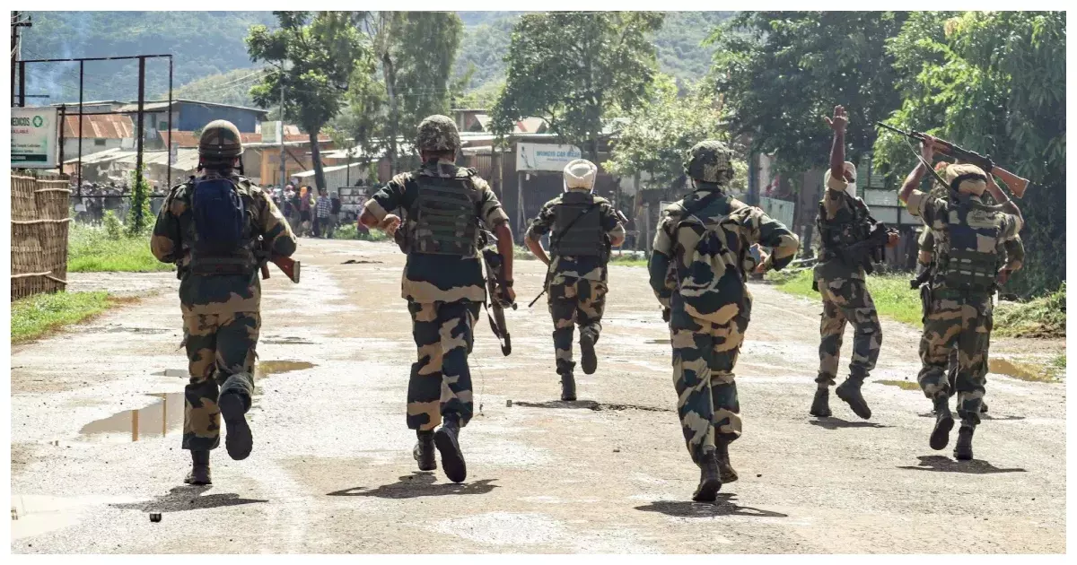 Imphal: सुरक्षा बलों की कार्रवाई में उग्रवादियों का नेटवर्क ध्वस्त Imphal: सुरक्षा बलों की कार्रवाई में उग्रवादियों का नेटवर्क ध्वस्त